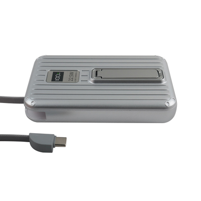 Witte draagbare powerbank met accessoire kabel handleiding en 38.3 Gepasseerd
