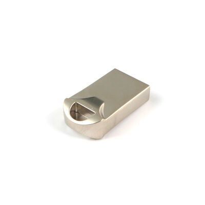Zilver met glanzende metalen USB-flashdrive Hoge gegevensoverdrachtsnelheden Duurzame metalen behuizing Geschikt voor veilige gegevensopslag