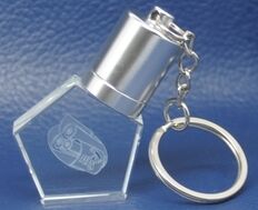 In de vorm van een fles Crystal USB Flash Drive 3.0 Snelle overdrachtssnelheid Duurzaam ontwerp Crystal Can Gravure Logo