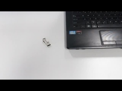 Zilveren USB-stick met een wachtwoordbescherming